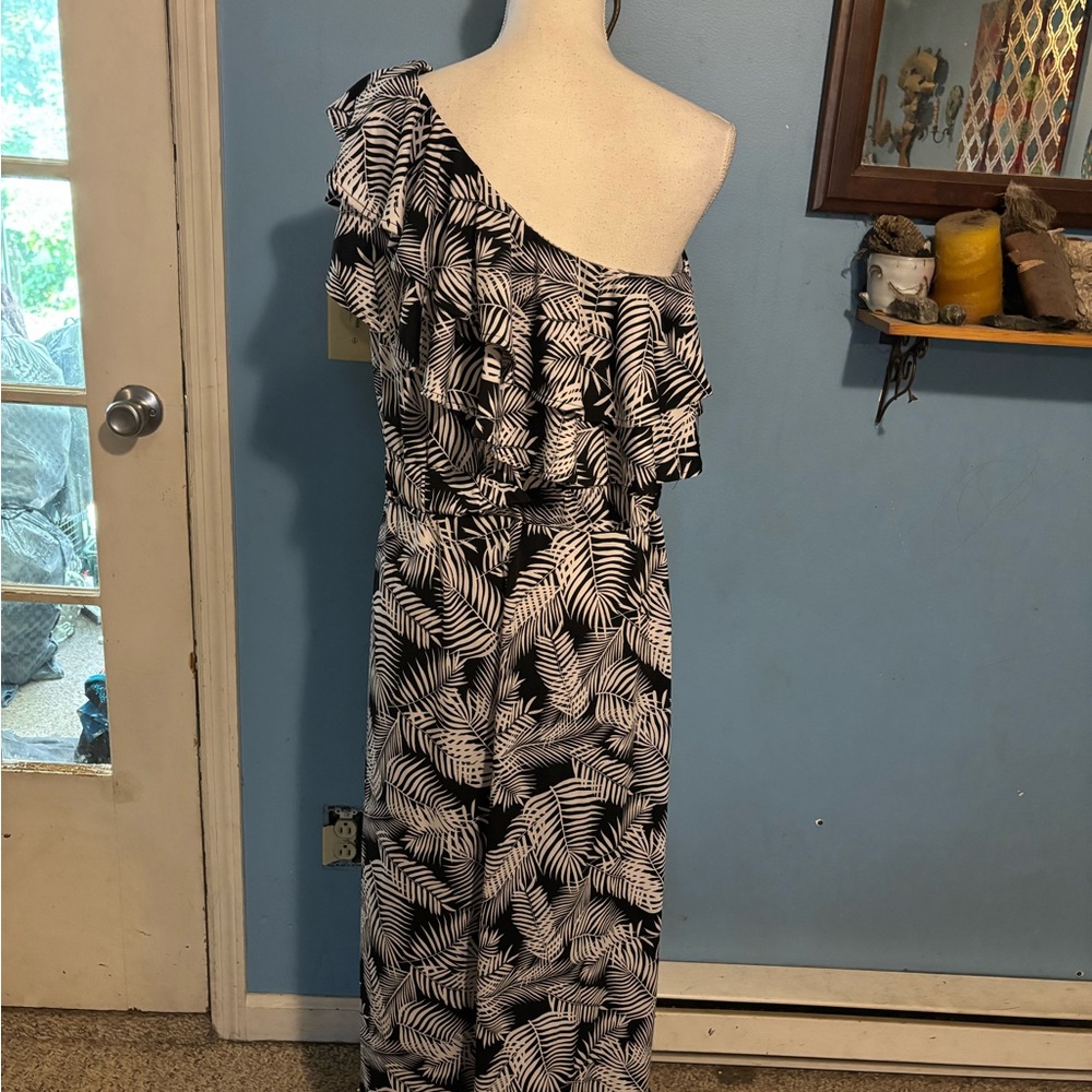 Signature Collection, One Shoulder, Ruffle, Maxi Dress - Picture 6 of 8